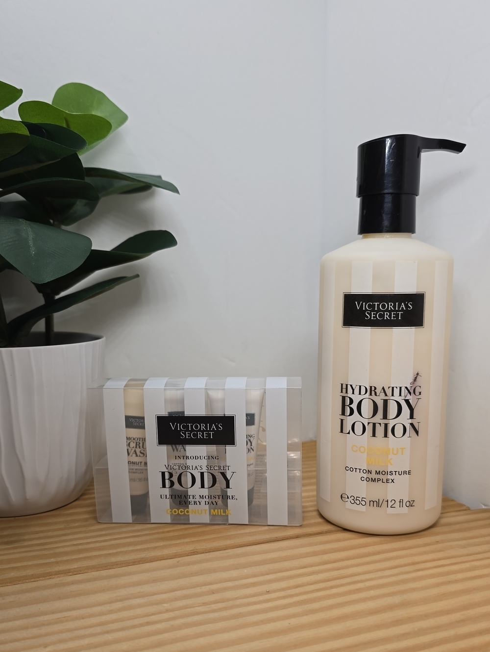 Victoria's Secret Hydrating Body Lotion & Mini Set Coconut Milk